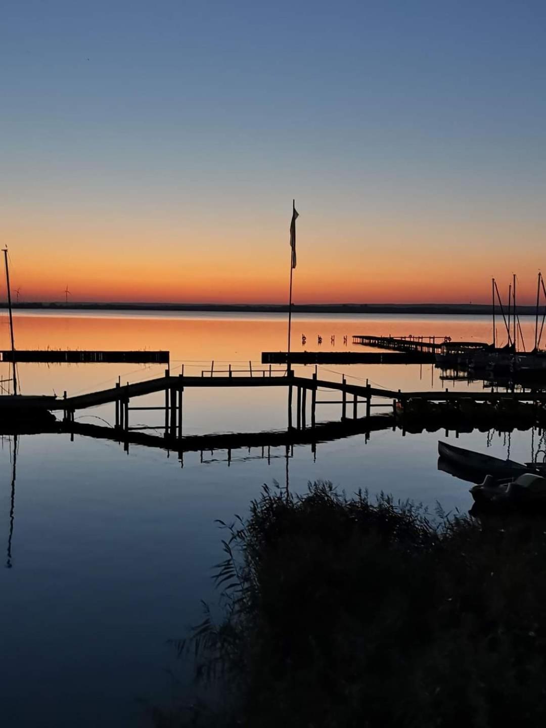 Duemmerliebe Mit Garten, 10 Min. Fusslaeufig Zum See Hude  Bagian luar foto