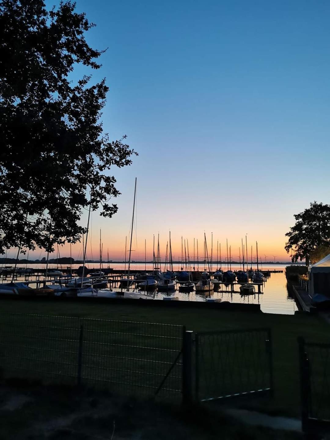 Duemmerliebe Mit Garten, 10 Min. Fusslaeufig Zum See Hude  Bagian luar foto